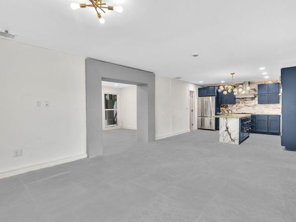 6641 Douglas St, Hollywood FL 33024