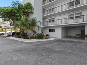 3040 Lake Shore Drive 101, Riviera Beach FL 33404