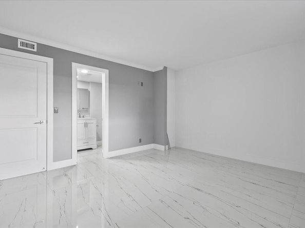 3040 Lake Shore Drive 101, Riviera Beach FL 33404