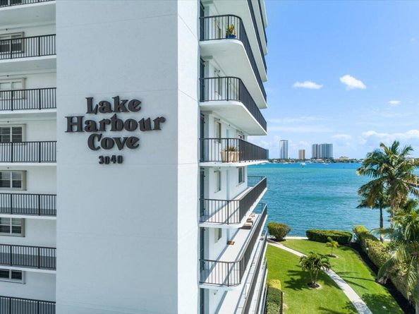 3040 Lake Shore Drive 101, Riviera Beach FL 33404