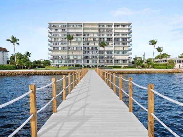 3040 Lake Shore Drive 101, Riviera Beach FL 33404