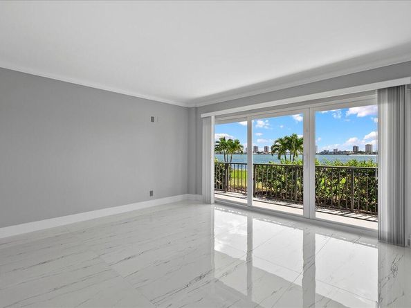 3040 Lake Shore Drive 101, Riviera Beach FL 33404