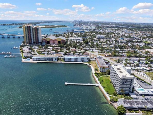 3040 Lake Shore Drive 101, Riviera Beach FL 33404