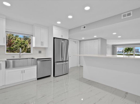 3040 Lake Shore Drive 101, Riviera Beach FL 33404