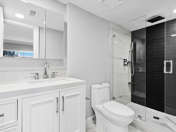 3040 Lake Shore Drive 101, Riviera Beach FL 33404