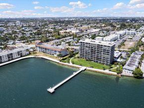 3040 Lake Shore Drive 101, Riviera Beach FL 33404