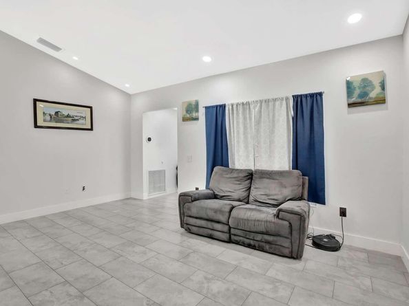 11831 NW 38th Pl, Sunrise FL 33323