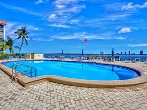 100 Paradise Harbour 502 Boulevard 502, North Palm Beach FL 33408