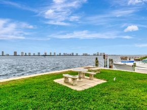 100 Paradise Harbour 502 Boulevard 502, North Palm Beach FL 33408