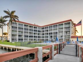 100 Paradise Harbour 502 Boulevard 502, North Palm Beach FL 33408