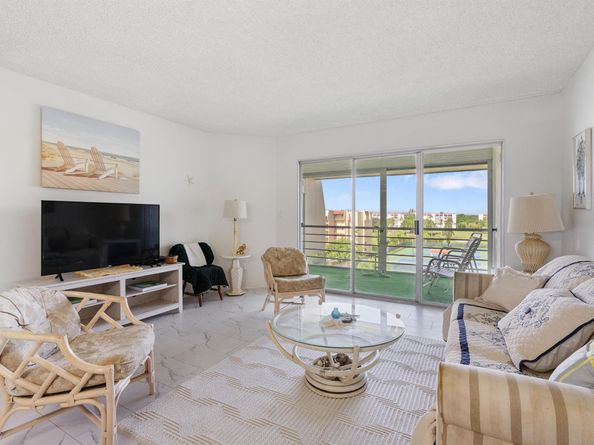 3590 Via Poinciana 607, Lake Worth FL 33467