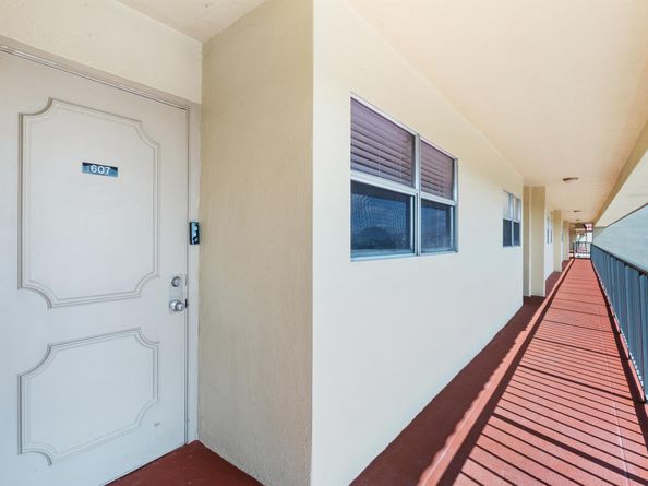 3590 Via Poinciana 607, Lake Worth FL 33467