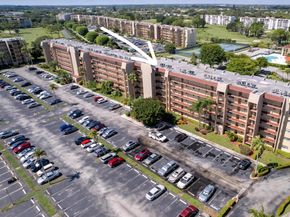 3590 Via Poinciana 607, Lake Worth FL 33467