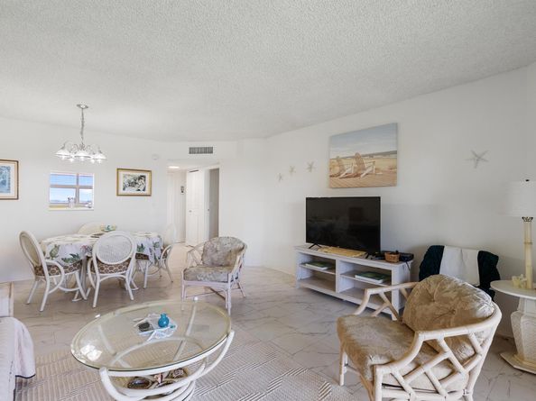 3590 Via Poinciana 607, Lake Worth FL 33467