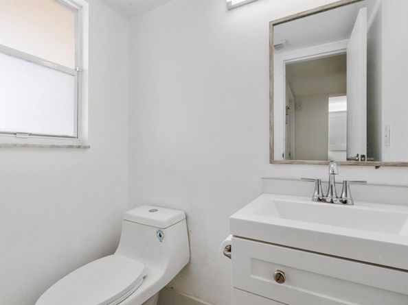 3590 Via Poinciana 607, Lake Worth FL 33467