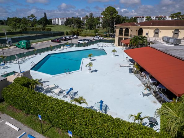 3590 Via Poinciana 607, Lake Worth FL 33467