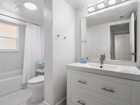 3590 Via Poinciana 607, Lake Worth FL 33467