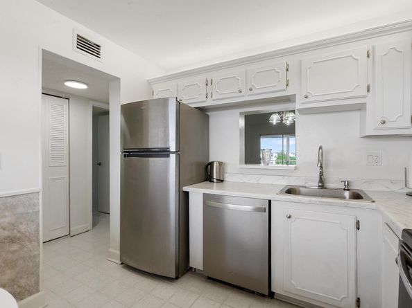 3590 Via Poinciana 607, Lake Worth FL 33467