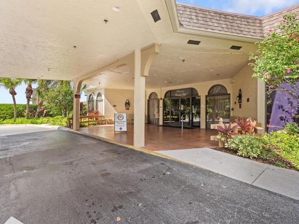 3590 Via Poinciana 607, Lake Worth FL 33467