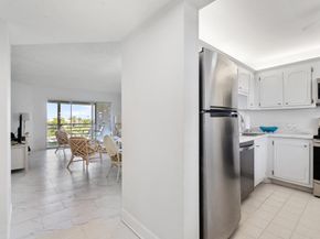 3590 Via Poinciana 607, Lake Worth FL 33467
