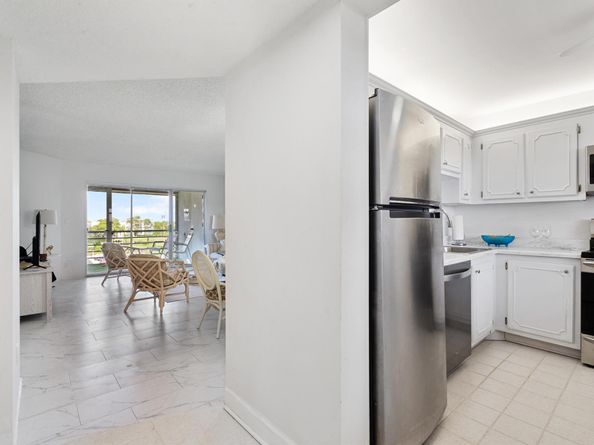 3590 Via Poinciana 607, Lake Worth FL 33467