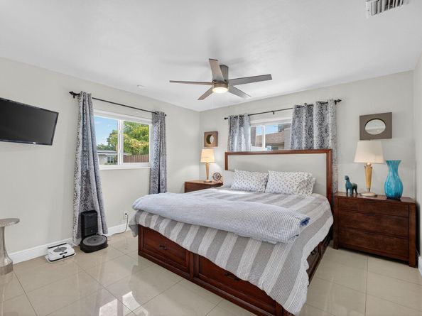540 NW 38th St, Oakland Park FL 33309