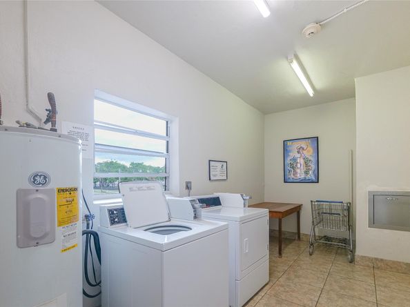 5071 W Oakland Park Blvd 204, Lauderdale Lakes FL 33313