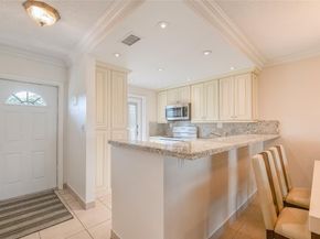 5071 W Oakland Park Blvd 204, Lauderdale Lakes FL 33313
