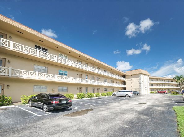 5071 W Oakland Park Blvd 204, Lauderdale Lakes FL 33313