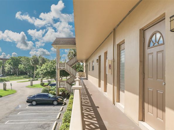 5071 W Oakland Park Blvd 204, Lauderdale Lakes FL 33313