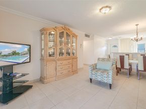 5071 W Oakland Park Blvd 204, Lauderdale Lakes FL 33313