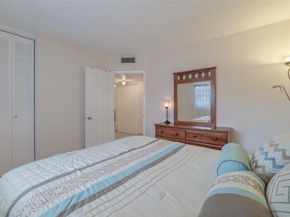 5071 W Oakland Park Blvd 204, Lauderdale Lakes FL 33313