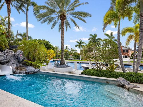 11 Bay Colony Lane, Fort Lauderdale FL 33308