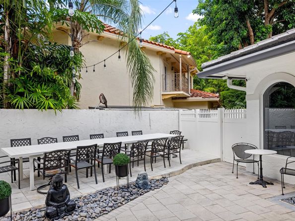 11 Bay Colony Lane, Fort Lauderdale FL 33308