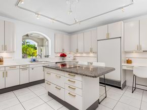11 Bay Colony Lane, Fort Lauderdale FL 33308