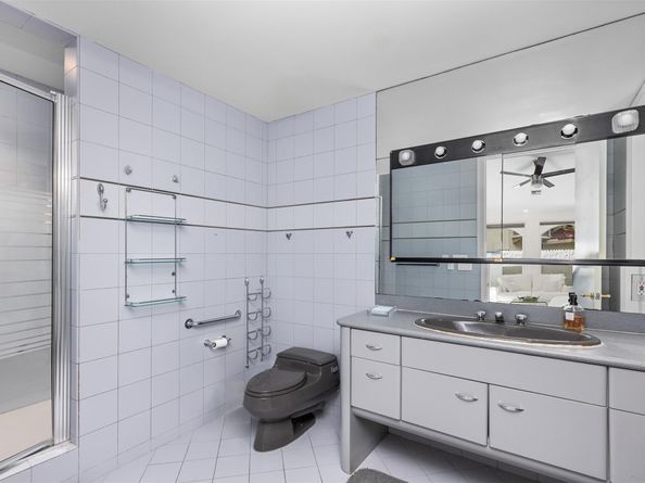 11 Bay Colony Lane, Fort Lauderdale FL 33308