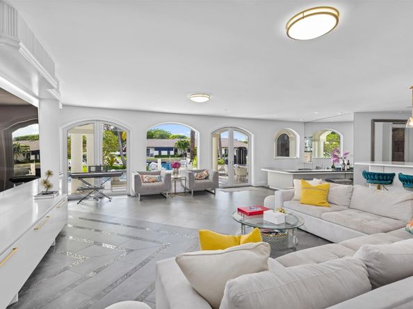 11 Bay Colony Lane, Fort Lauderdale FL 33308
