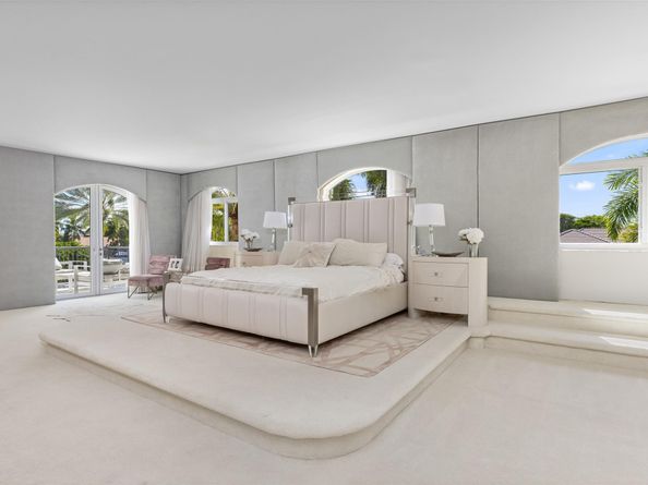 11 Bay Colony Lane, Fort Lauderdale FL 33308