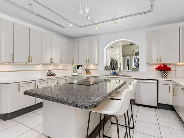 11 Bay Colony Lane, Fort Lauderdale FL 33308