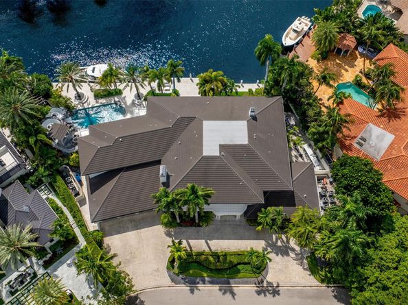 11 Bay Colony Lane, Fort Lauderdale FL 33308