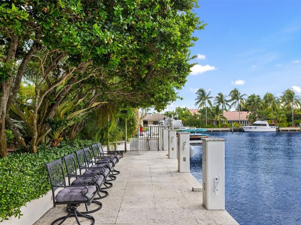 11 Bay Colony Lane, Fort Lauderdale FL 33308