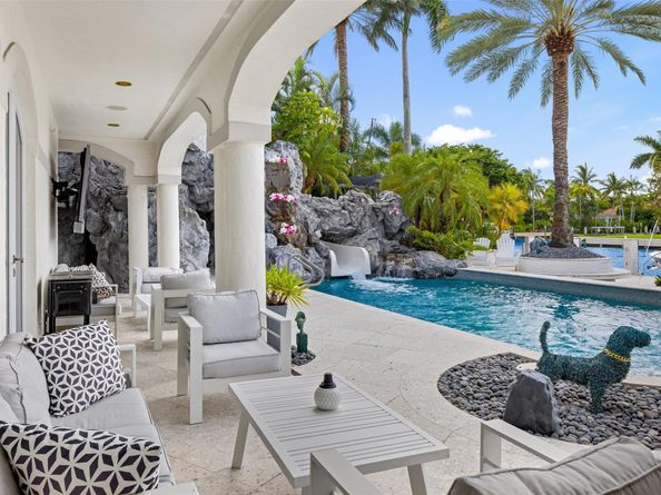 11 Bay Colony Lane, Fort Lauderdale FL 33308