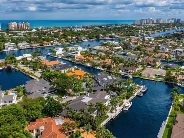 11 Bay Colony Lane, Fort Lauderdale FL 33308