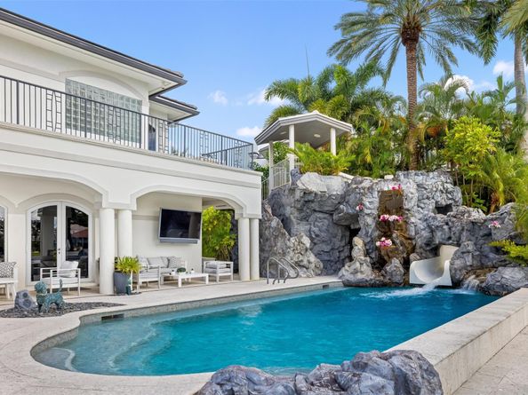 11 Bay Colony Lane, Fort Lauderdale FL 33308