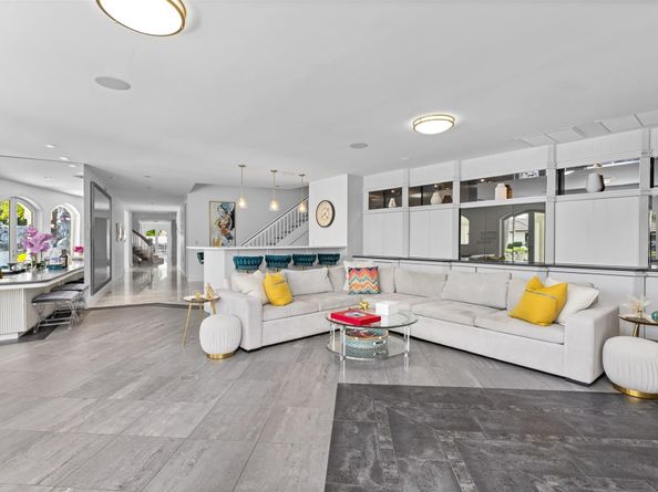 11 Bay Colony Lane, Fort Lauderdale FL 33308