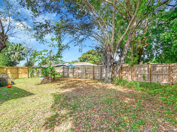 7817 SW 6th Ct, North Lauderdale FL 33068