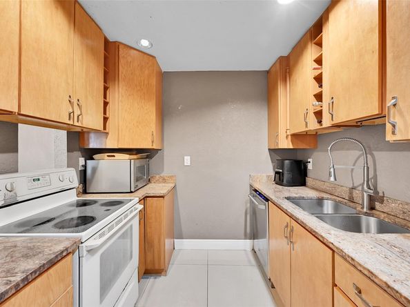 7817 SW 6th Ct, North Lauderdale FL 33068