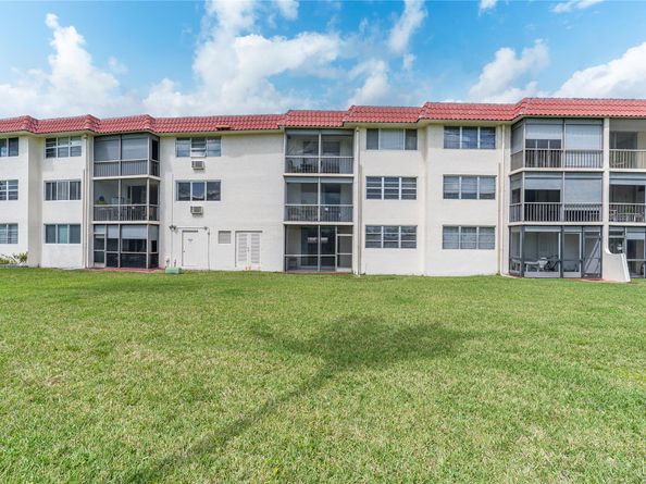 9720 S Hollybrook Lake Dr 205, Pembroke Pines FL 33025