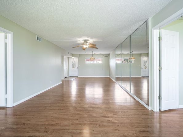 9720 S Hollybrook Lake Dr 205, Pembroke Pines FL 33025
