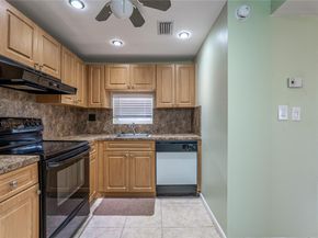 9720 S Hollybrook Lake Dr 205, Pembroke Pines FL 33025